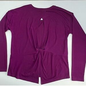 Athleta Women’s Twist back Work Out Top.‎ Size XS